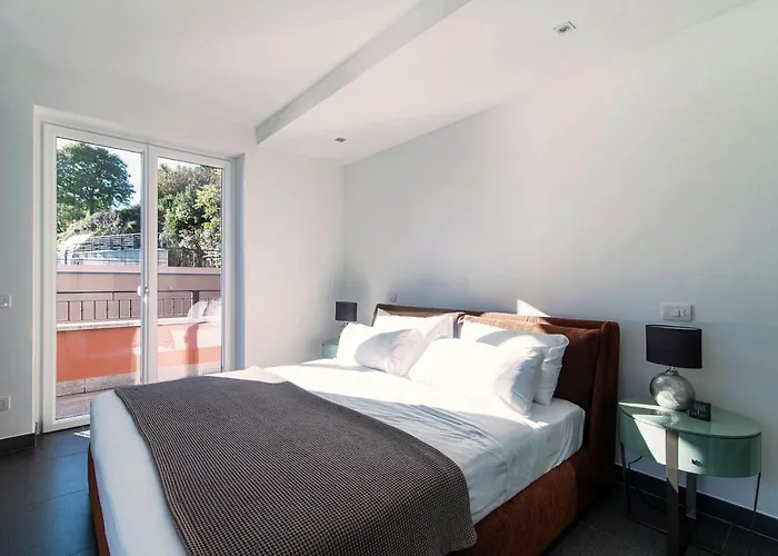 Rosso Sunset - By Myhomeincomo Lägenhet *