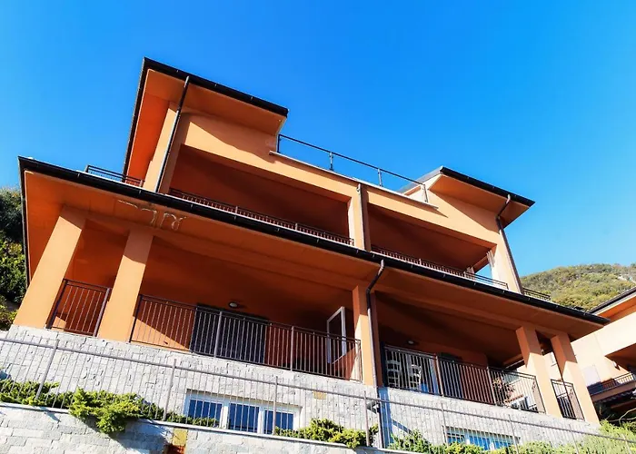 Rosso Sunset - By Myhomeincomo Lägenhet Colonno