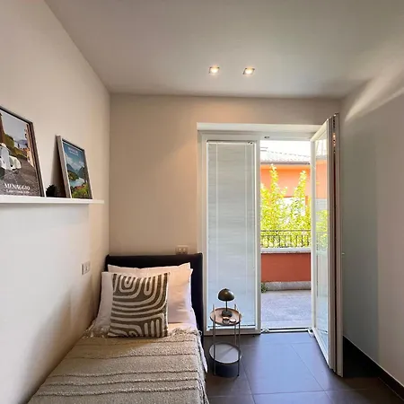 Rosso Sunset - By Myhomeincomo Apartman